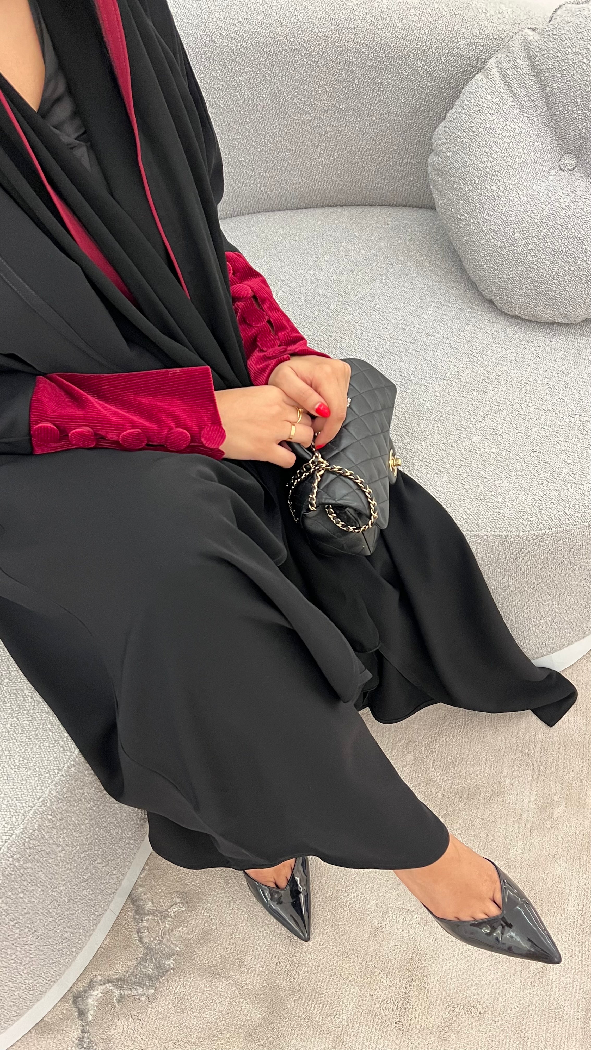 عباية مخمل  عند الايد