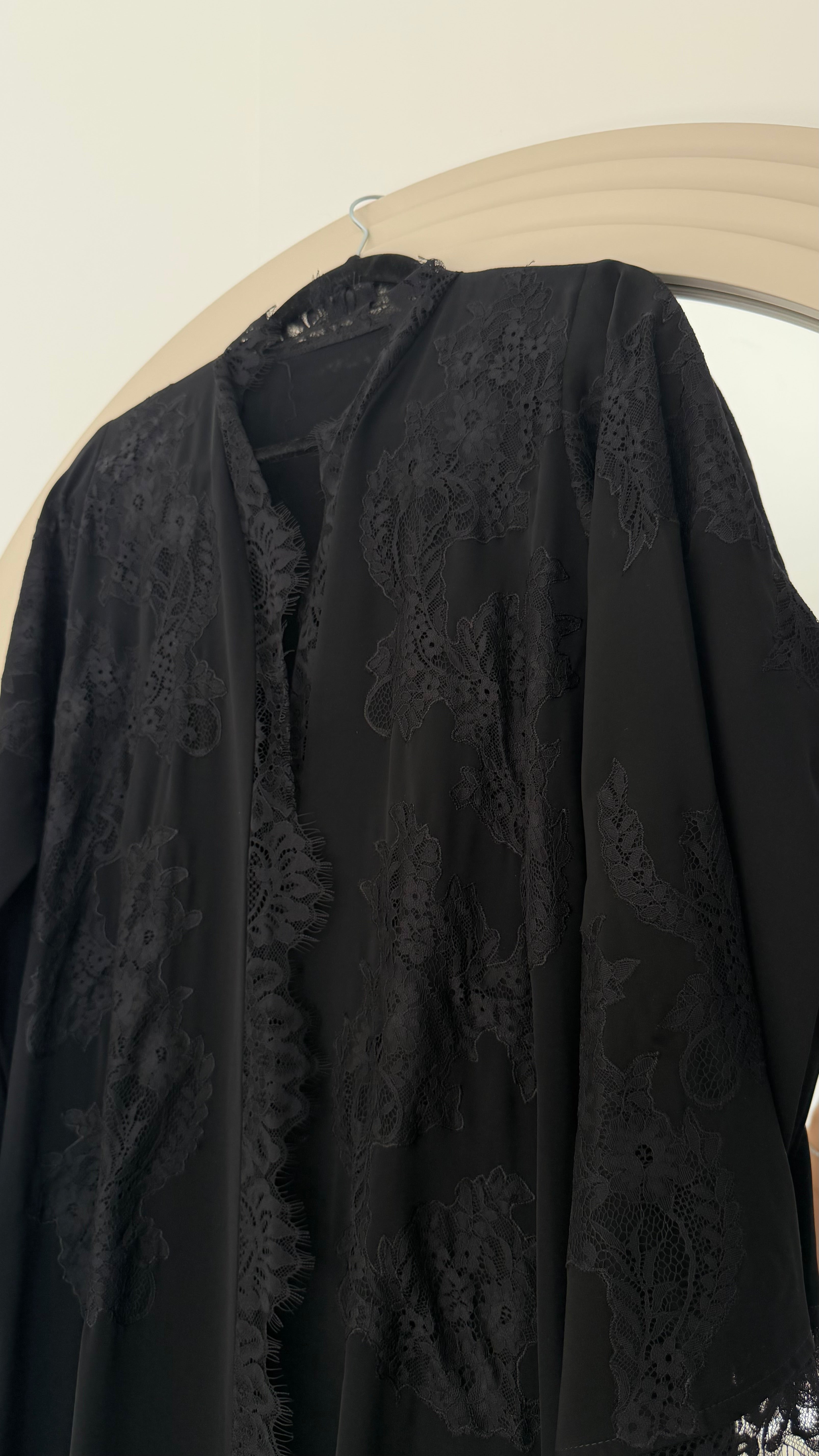 Lace abay black
