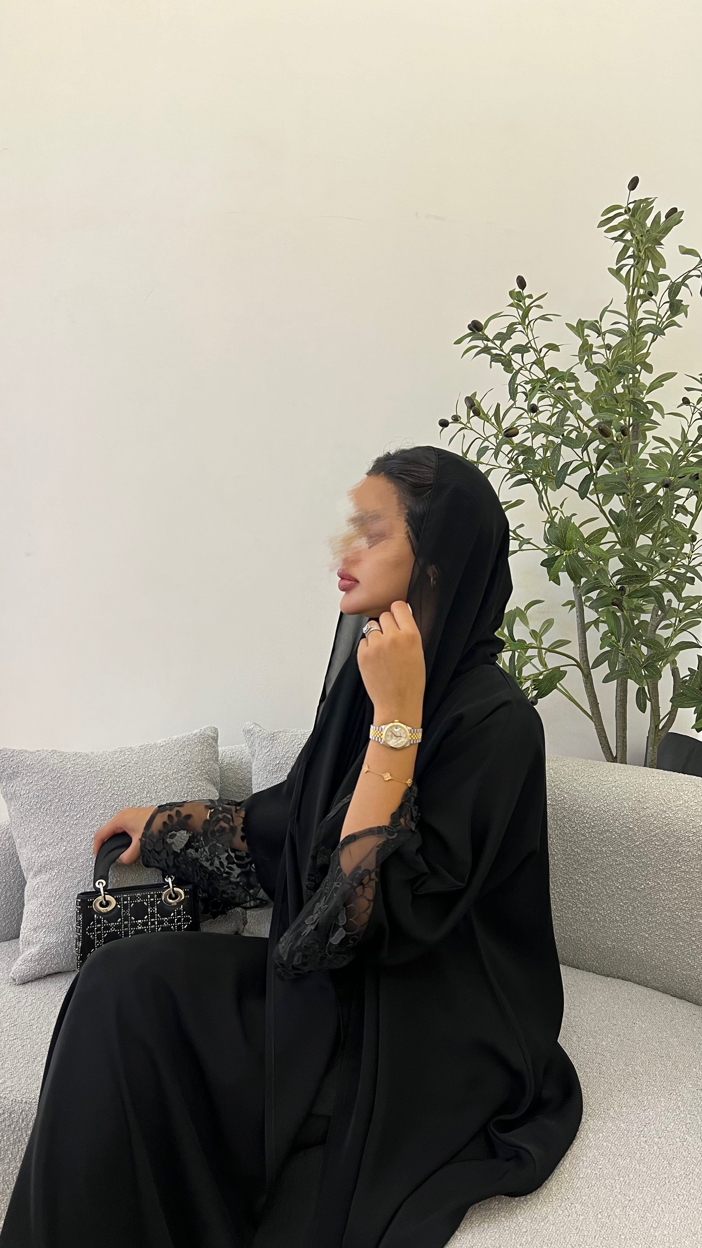 عبايه تطريز عند الايد