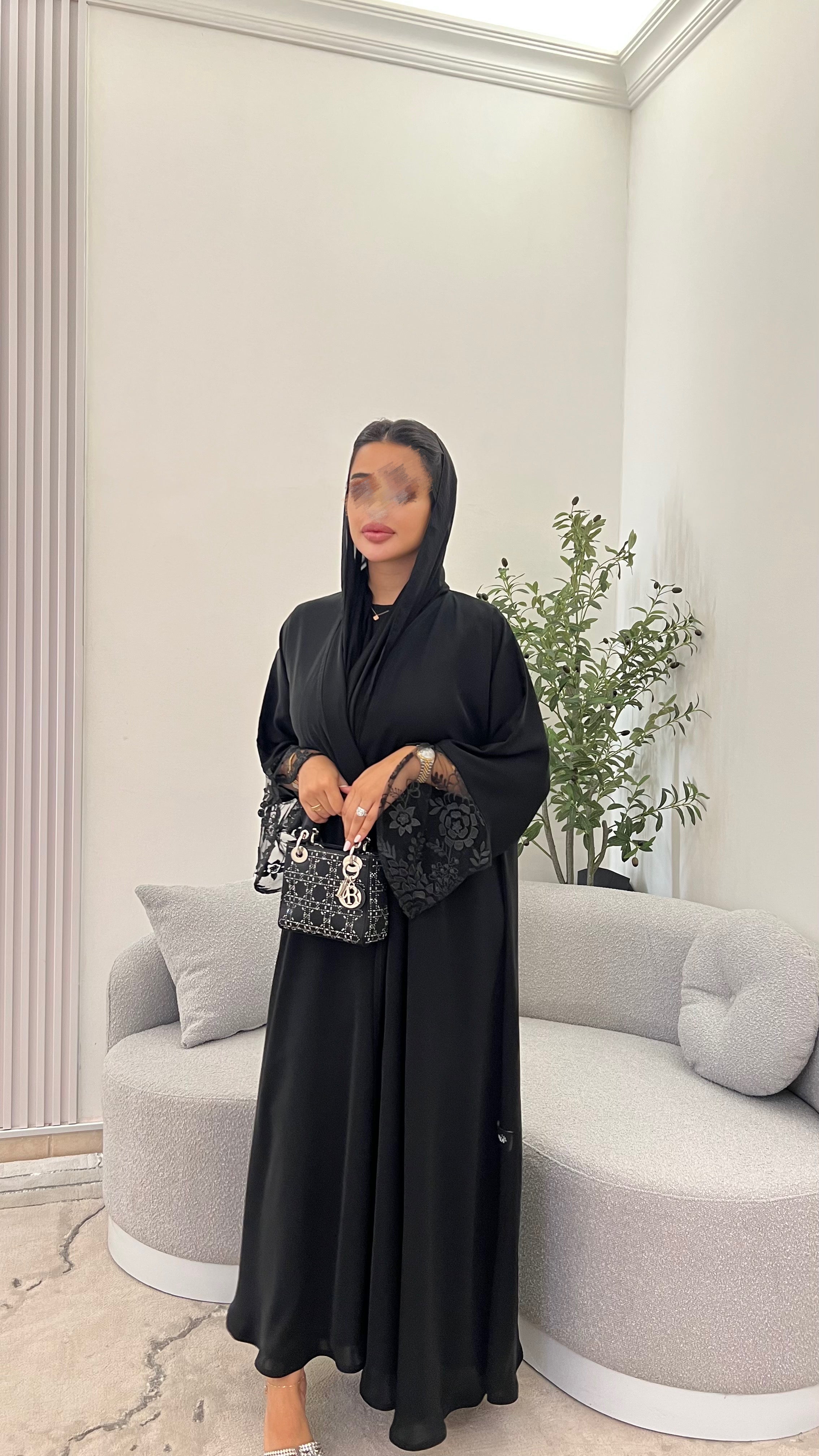 عبايه تطريز عند الايد