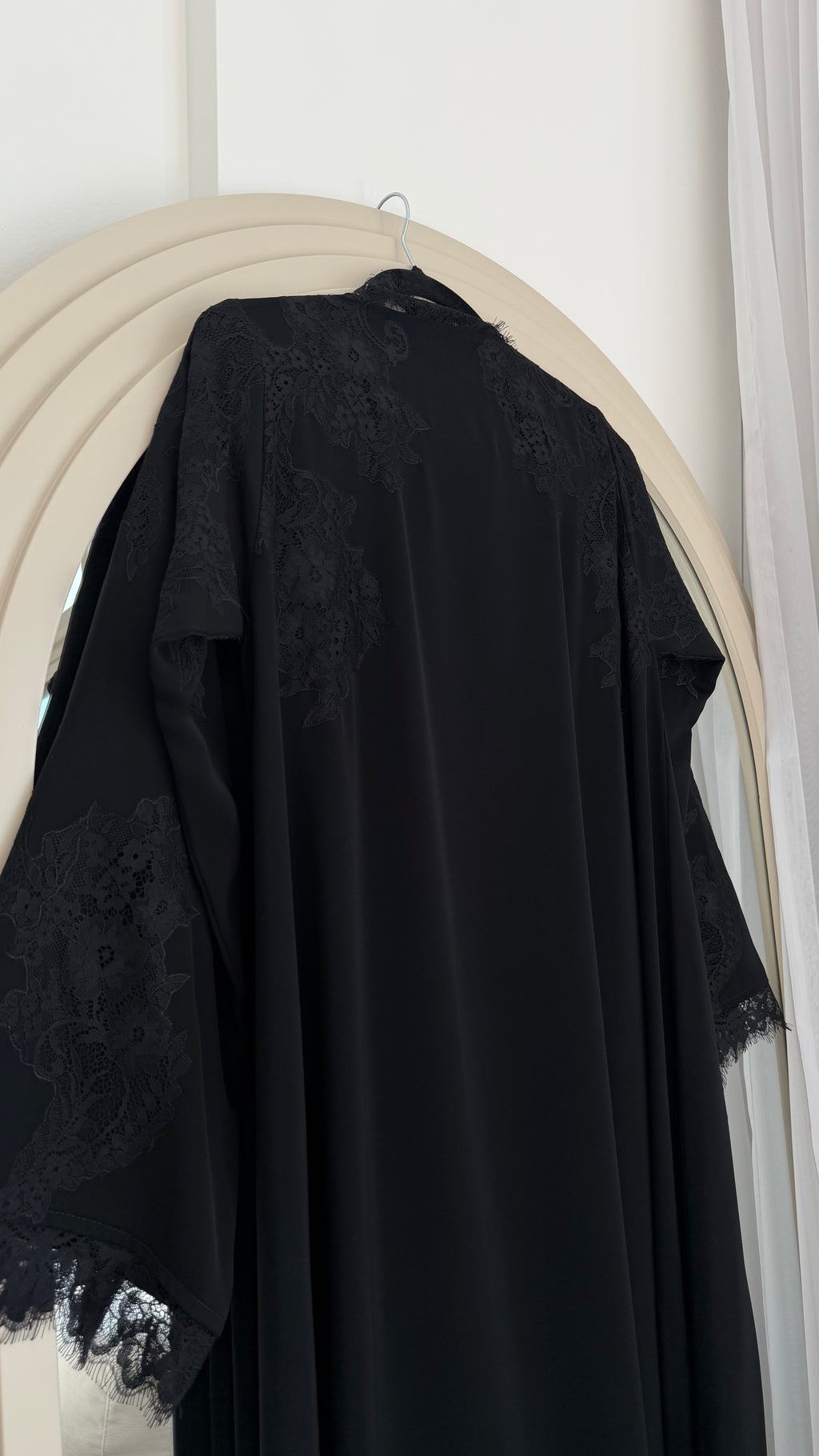 Lace abay black