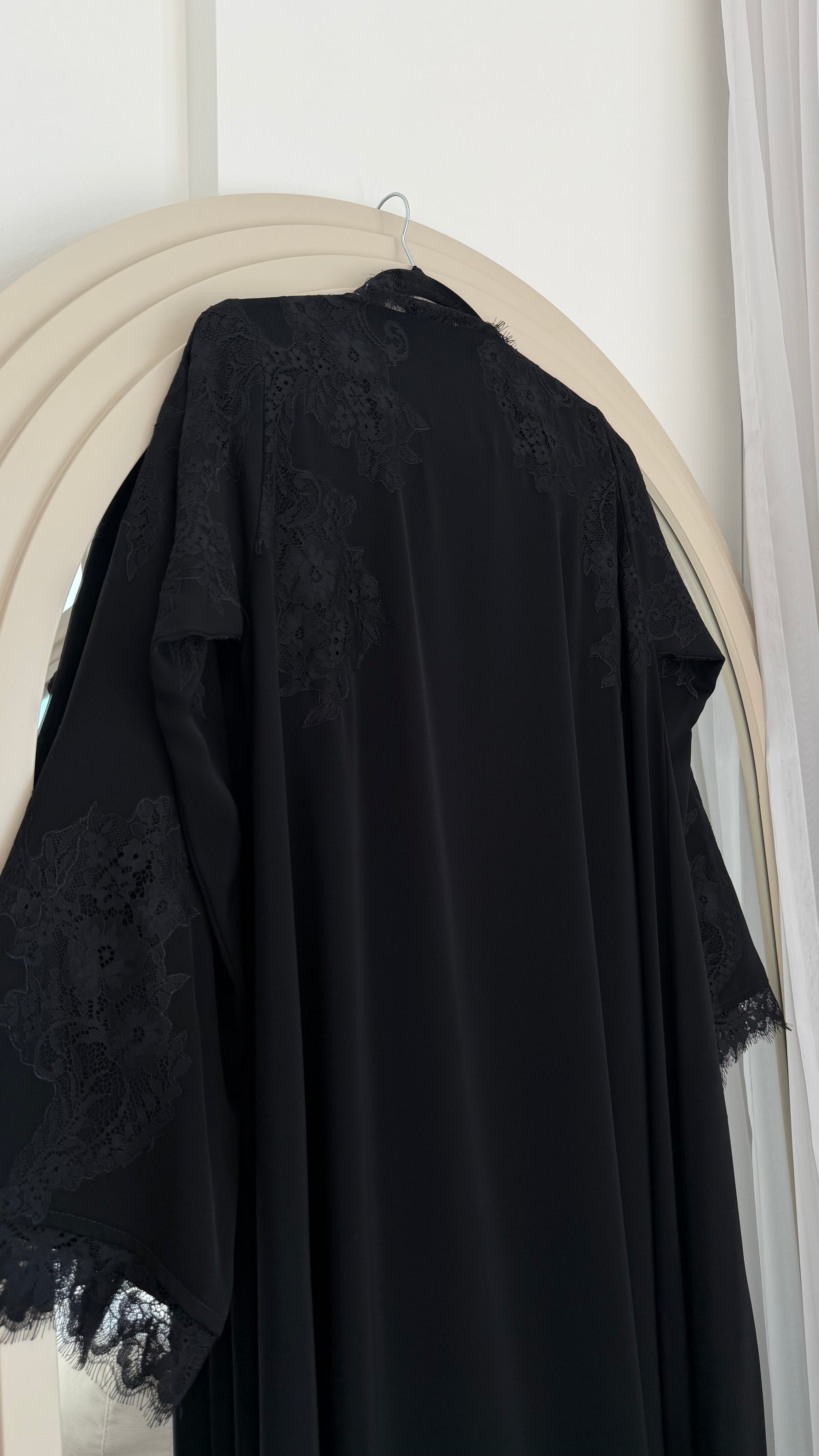 Lace abay black
