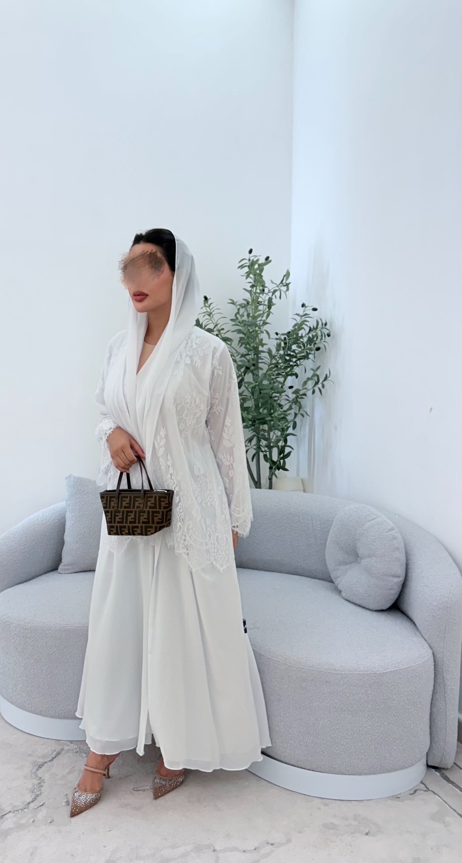 Lace abaya ( milky )