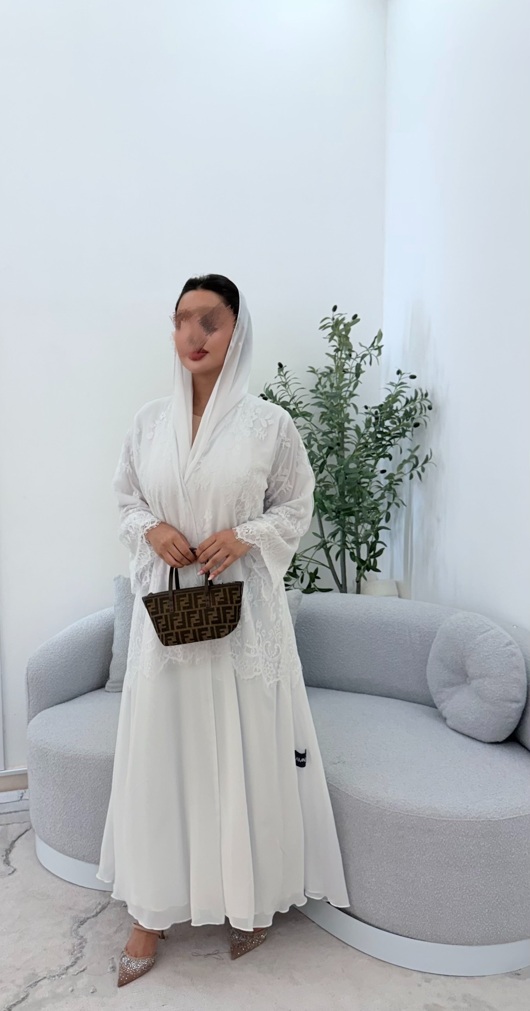 Lace abaya ( milky )