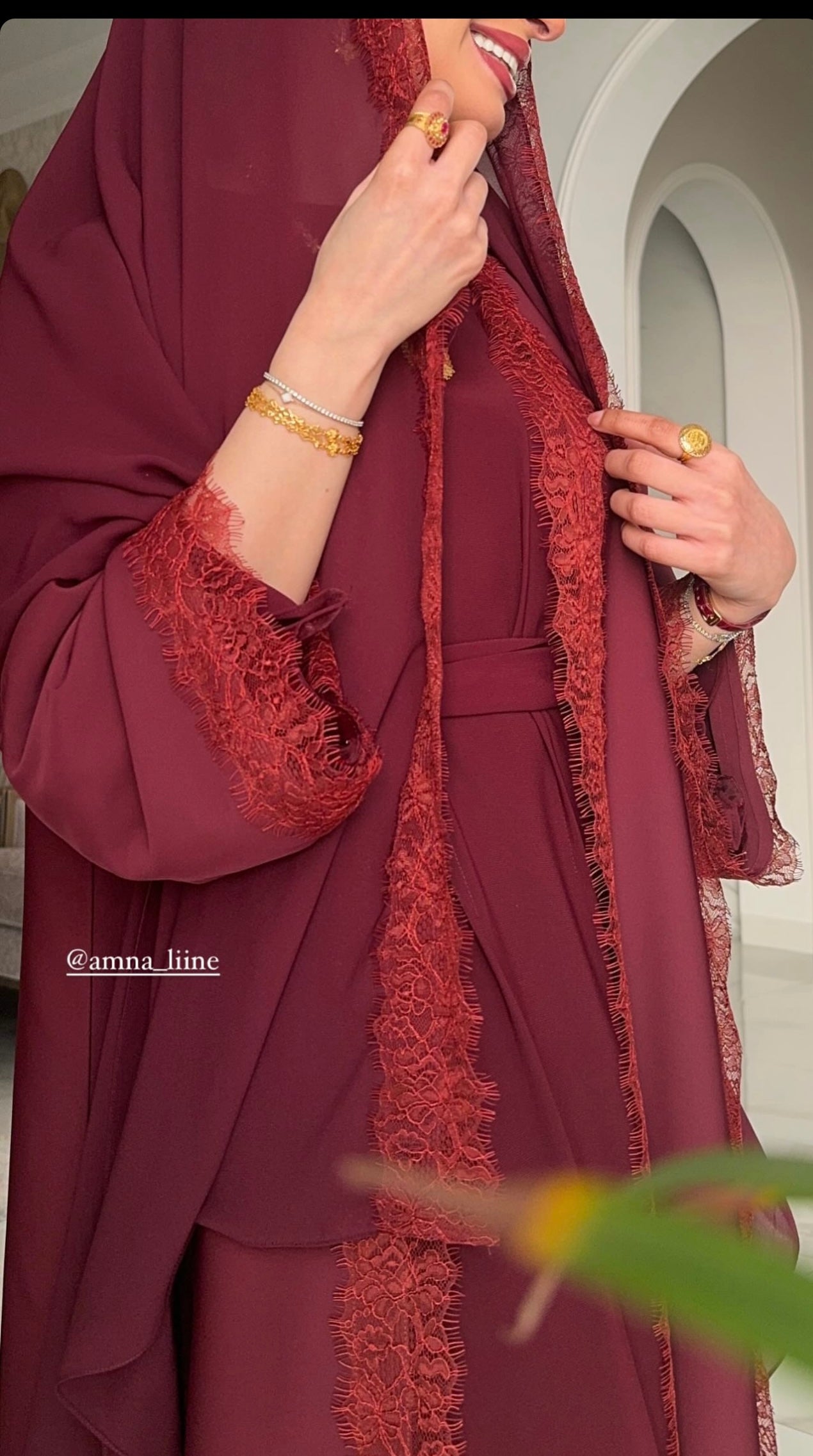 عبايه دانتيل فرنسي مارون