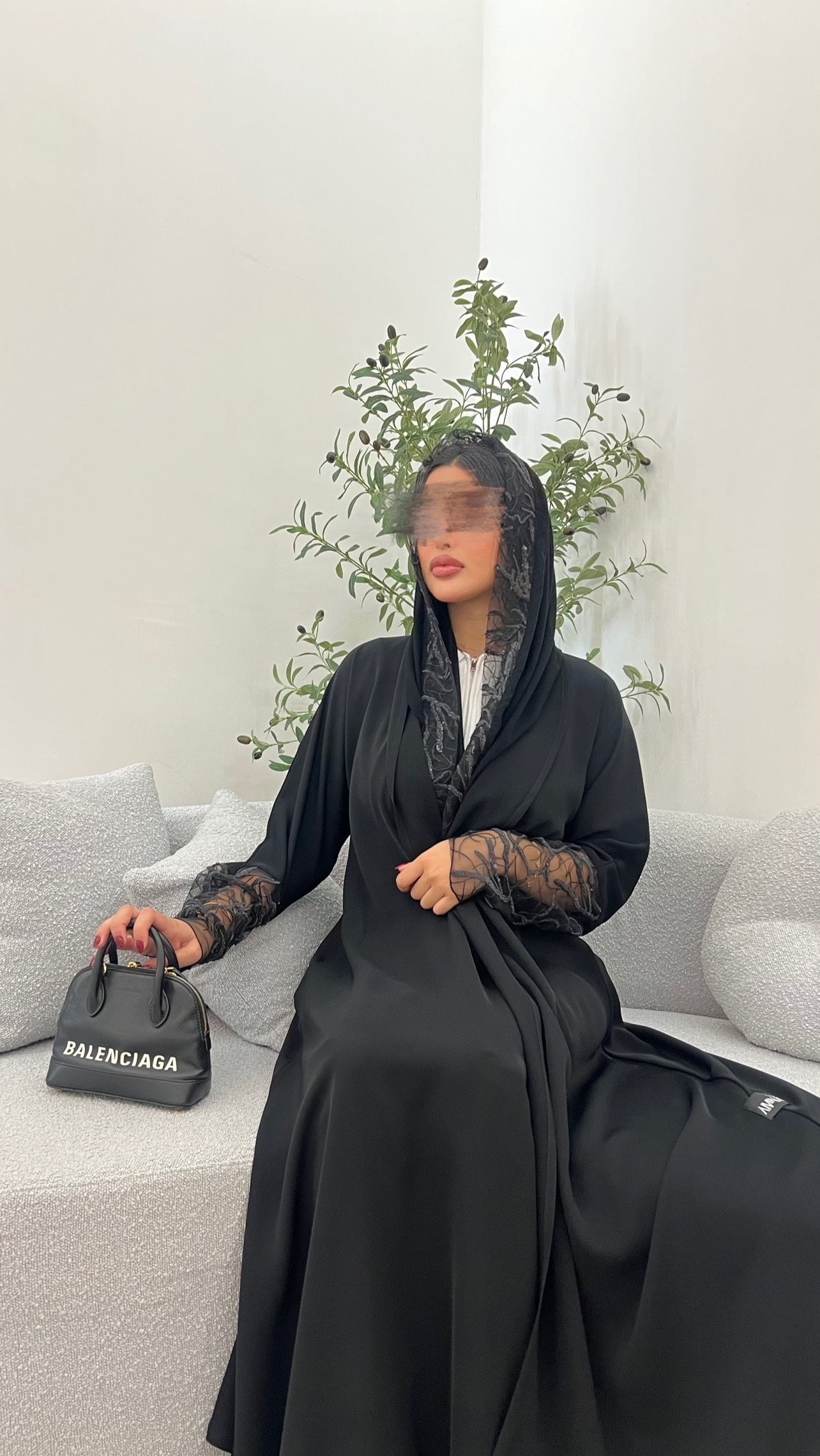 عبايه فخمه شغل في الايد و الشيله