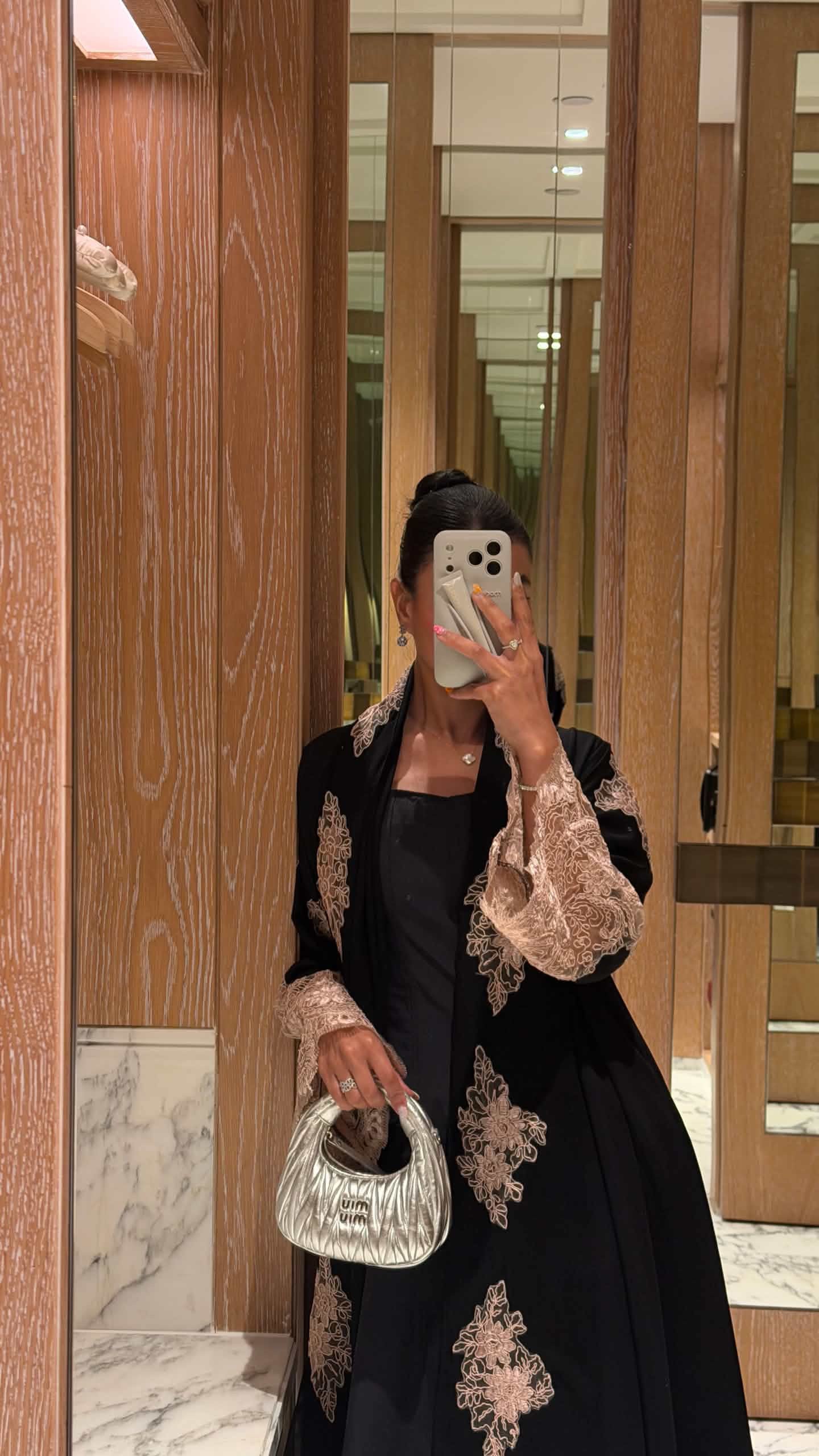 Abaya 210