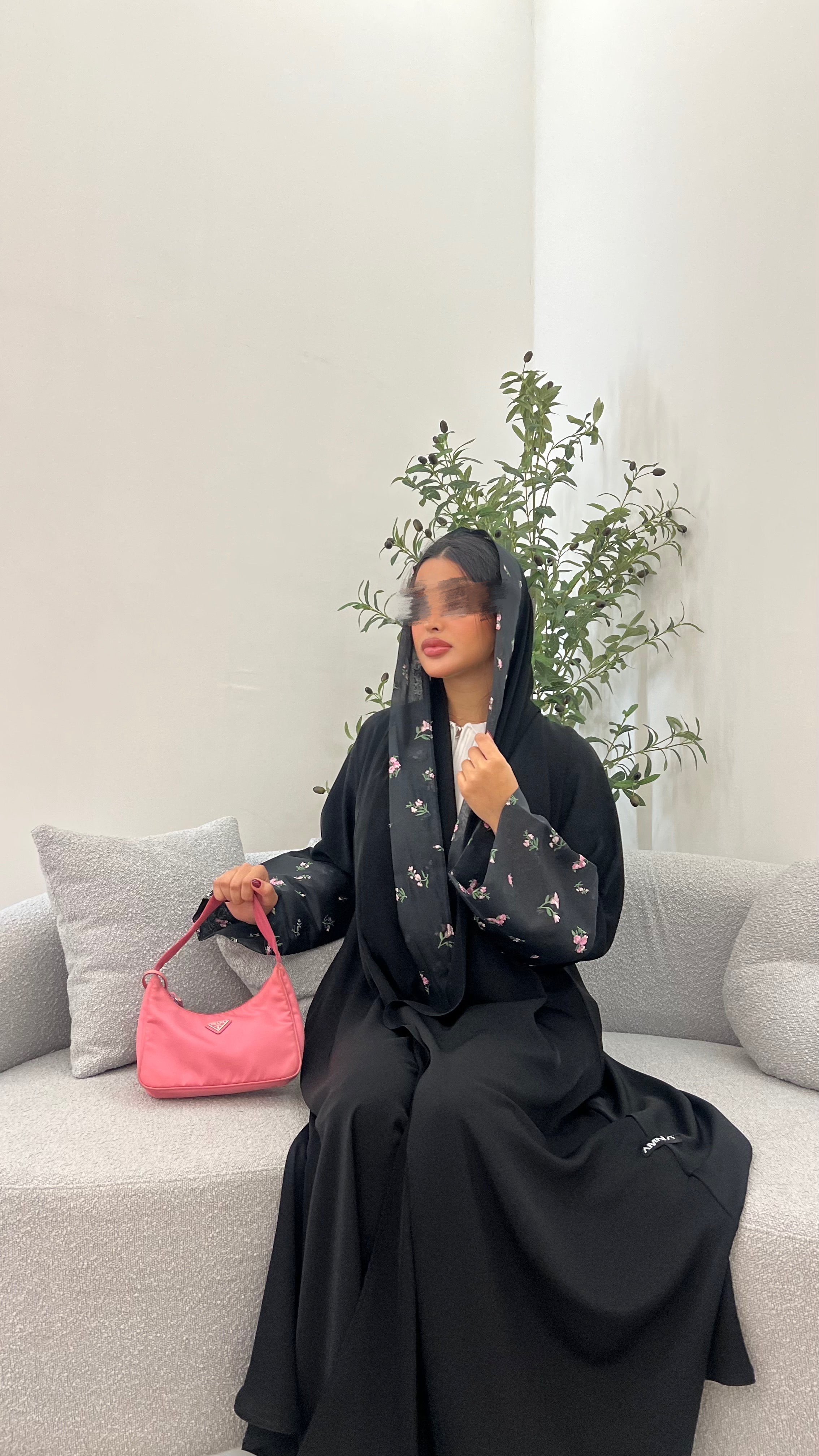 عبايه اكمام اورقنزا مع تطريز ورد