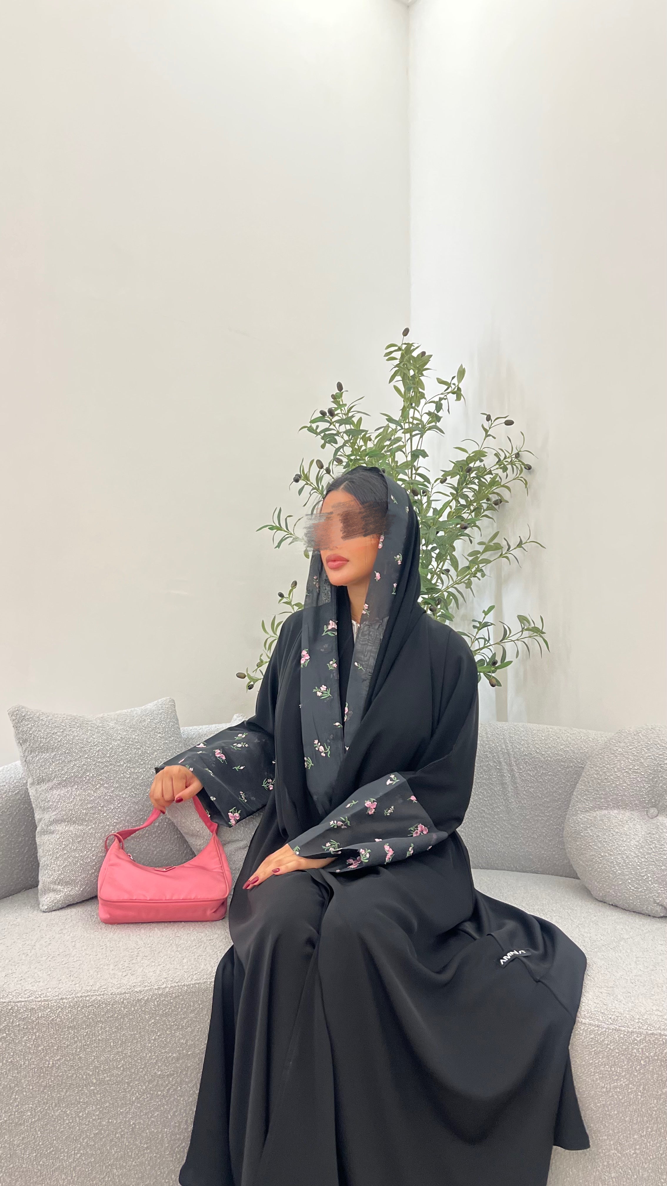 عبايه اكمام اورقنزا مع تطريز ورد