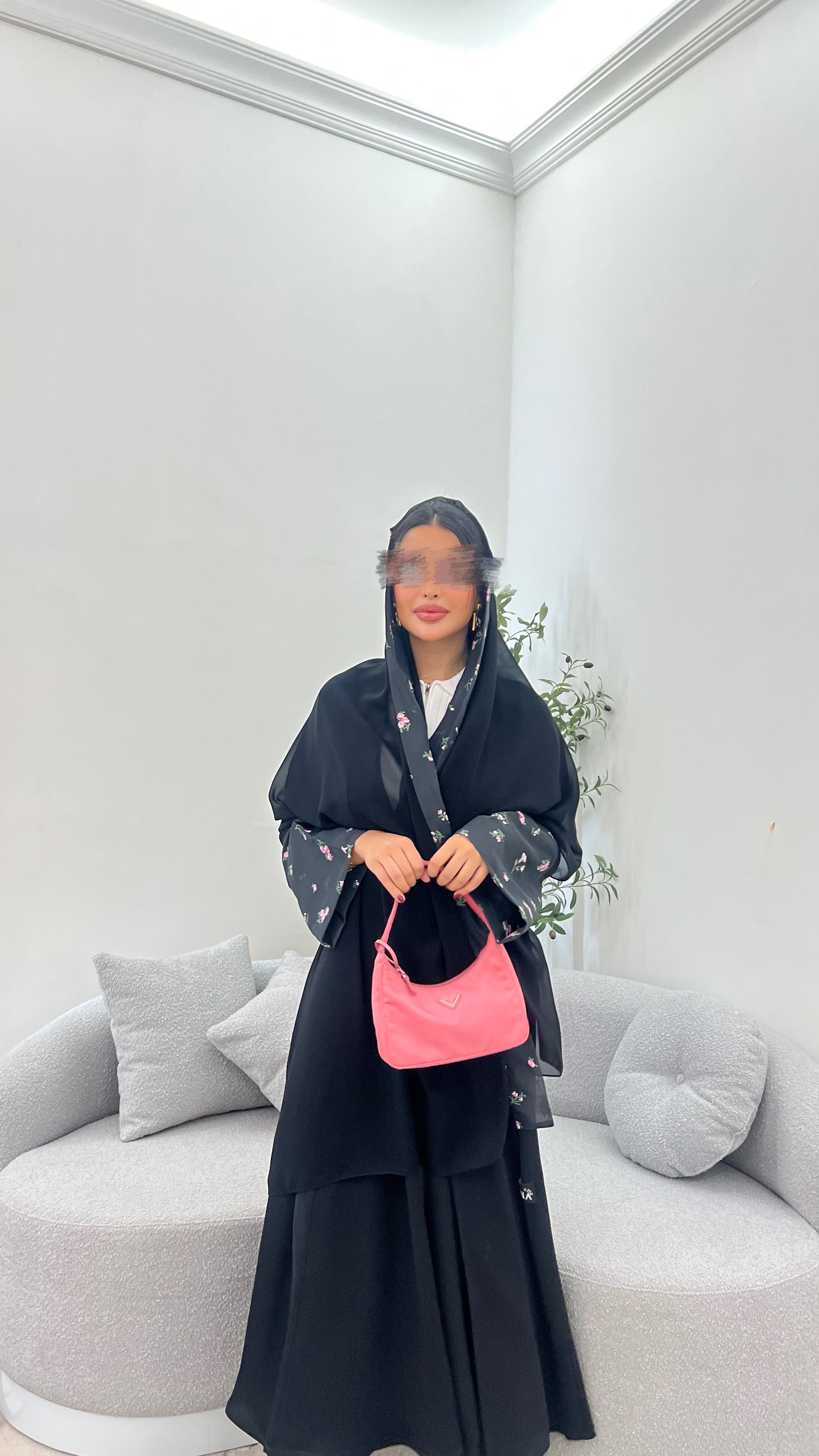 عبايه اكمام اورقنزا مع تطريز ورد